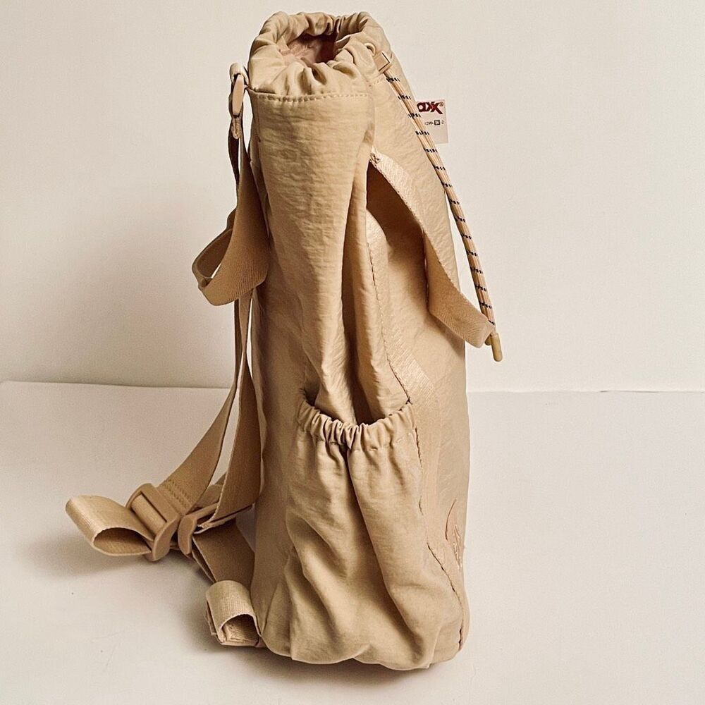 NWT Gorgeous BEIS Tan /Beige Nylon Sport Tote 2 Ways Tote bag & Backpack - Picture 3 of 16